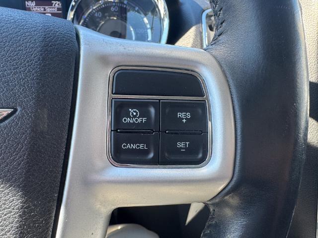 2014 Chrysler Town And Country - $5,991