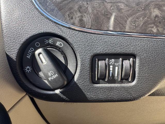 2014 Chrysler Town And Country - $5,991
