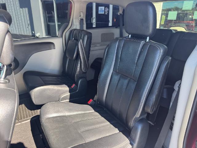 2014 Chrysler Town And Country - $5,991