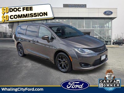 Photo of a 2019 Chrysler Pacifica Touring L 35TH Anniversary 4DR Mini-Van for sale