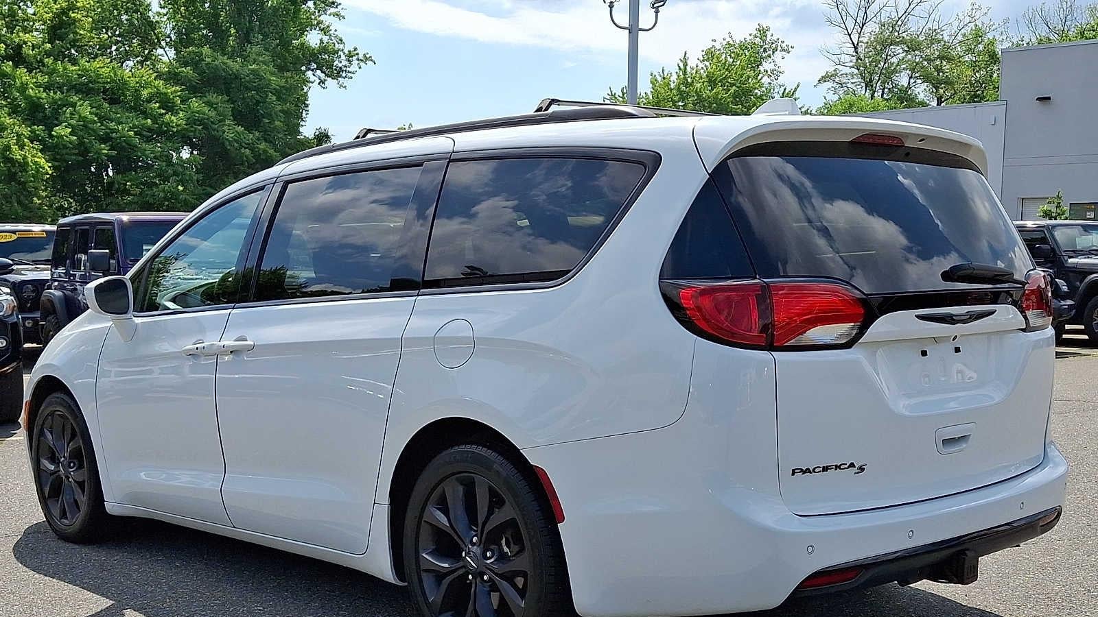 2020 Chrysler Pacifica Touring L