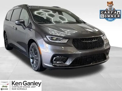 Photo of a 2021 Chrysler Pacifica Touring L 4DR Mini-Van for sale