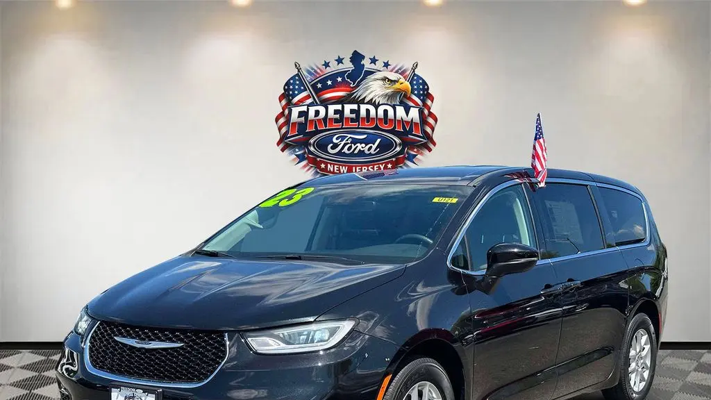 2023 Chrysler Pacifica Touring L