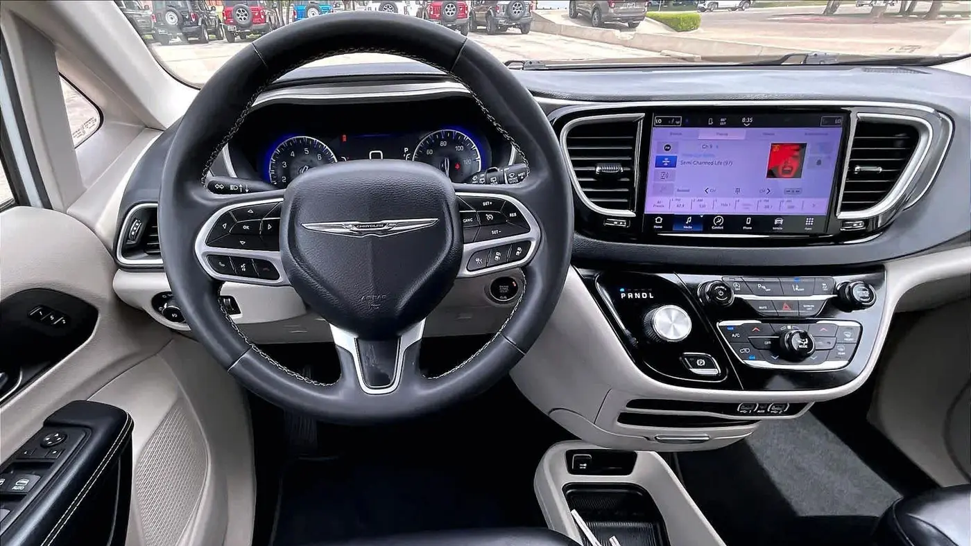 2023 Chrysler Pacifica Touring L