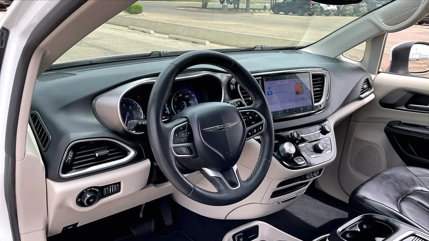 2023 Chrysler Pacifica Touring L