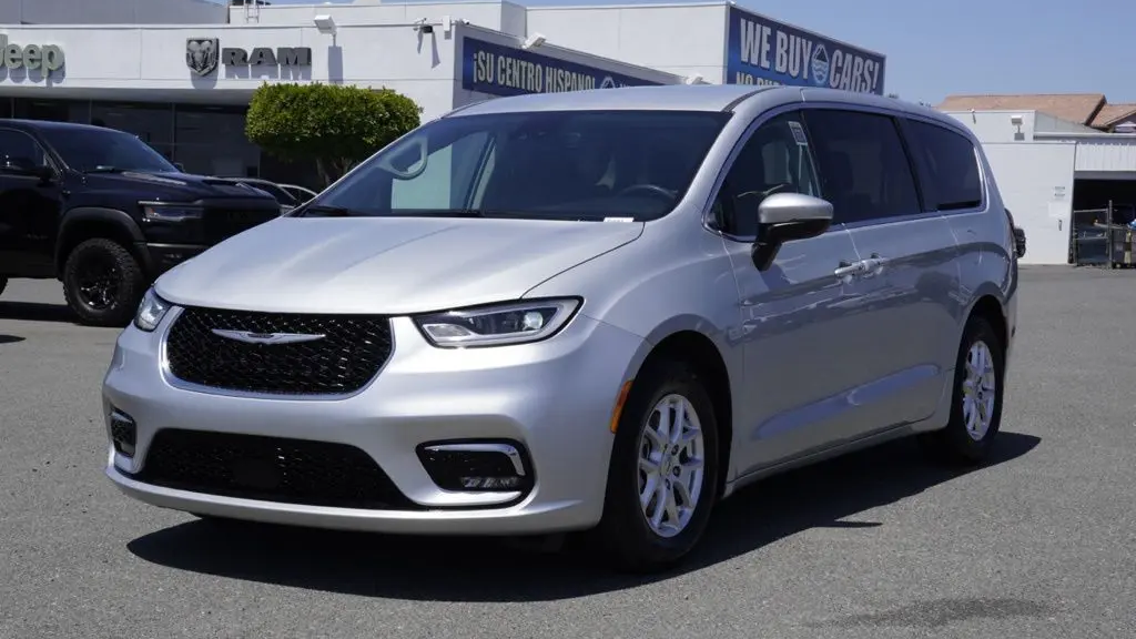 2023 Chrysler Pacifica Touring L