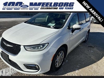 Photo of a 2023 Chrysler Pacifica Touring L 4DR Mini-Van for sale