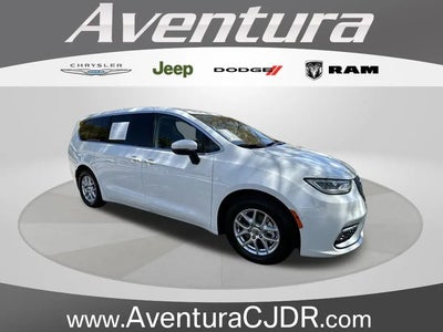 Photo of a 2023 Chrysler Pacifica Touring L 4DR Mini-Van for sale