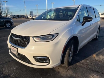 Photo of a 2024 Chrysler Pacifica Touring L 4DR Mini-Van for sale