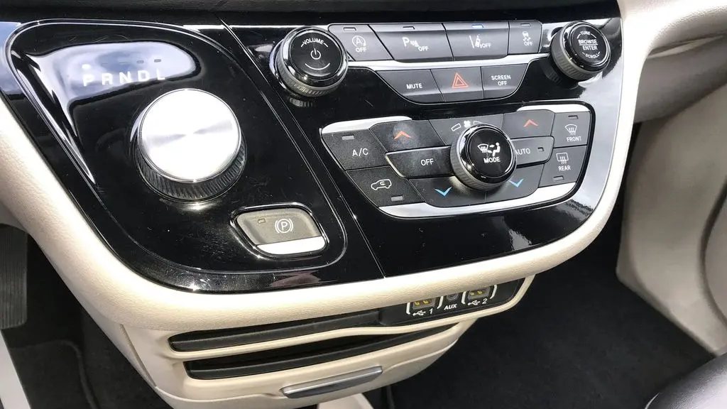2024 Chrysler Pacifica Touring L