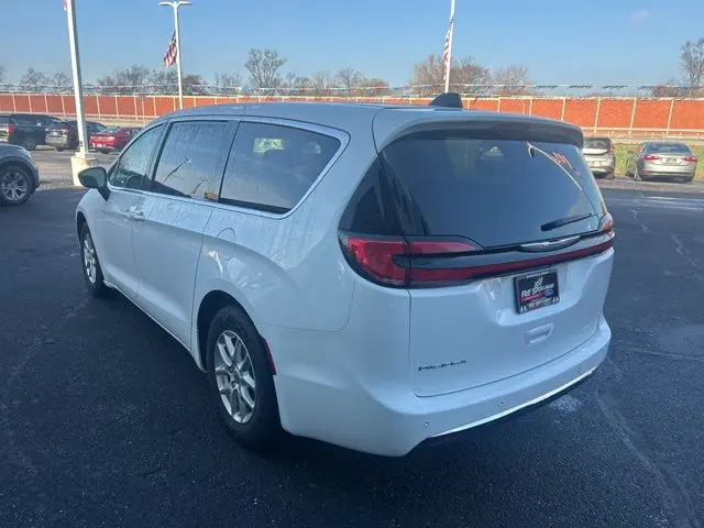 2024 Chrysler Pacifica - $29,490