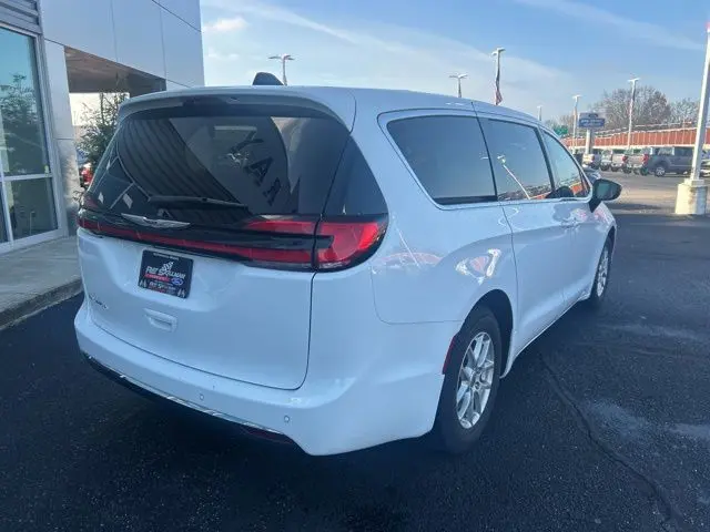 2024 Chrysler Pacifica - $29,490