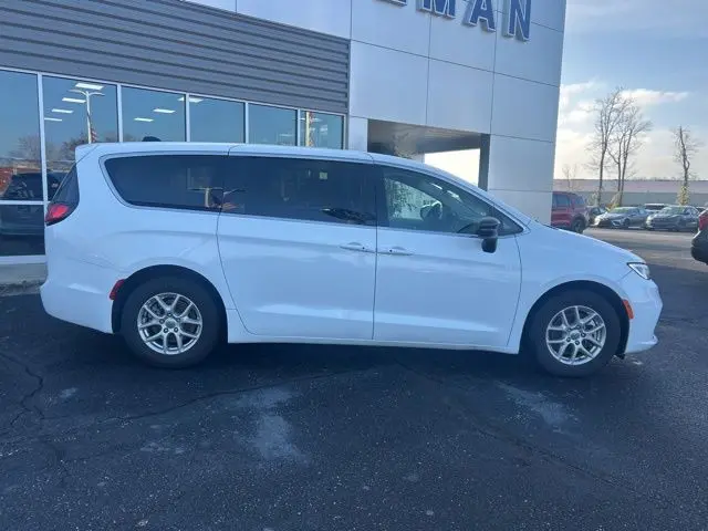 2024 Chrysler Pacifica - $29,490