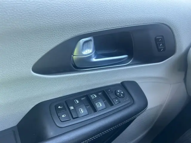 2024 Chrysler Pacifica - $29,490