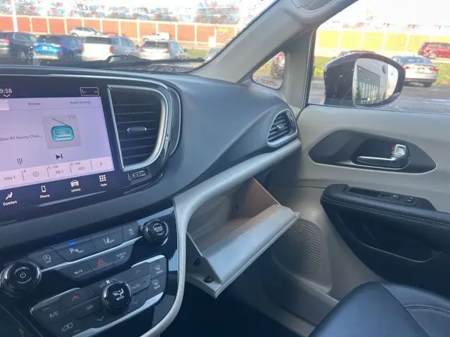 2024 Chrysler Pacifica - $29,490