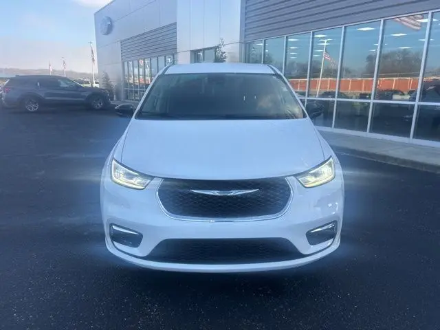 2024 Chrysler Pacifica - $29,490