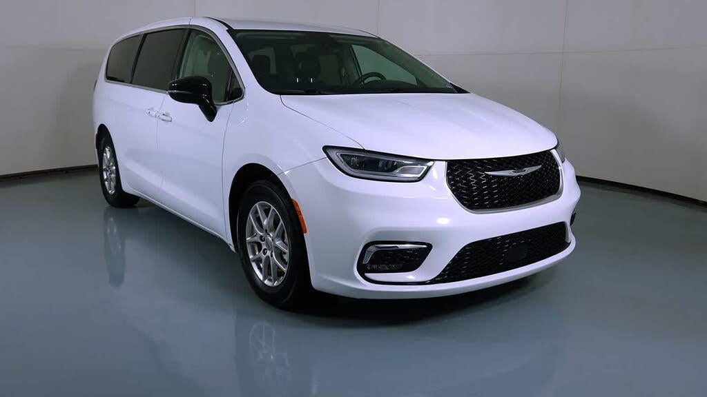 Preowned 2024 Chrysler Pacifica Touring L for Sale