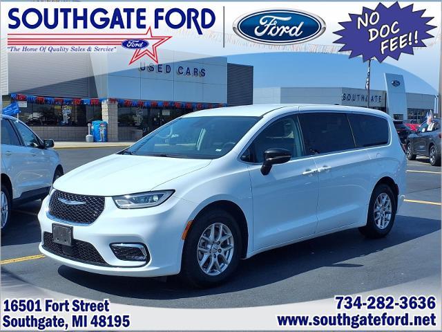 2024 Chrysler Pacifica - $25,790