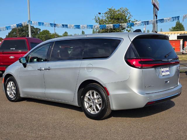 2024 Chrysler Pacifica Touring L — photo 1 of 12