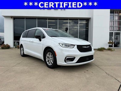 Photo of a 2024 Chrysler Pacifica Touring L 4DR Mini-Van for sale