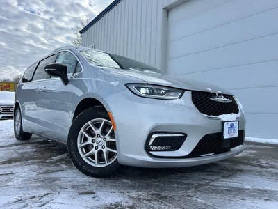 Photo of a 2024 Chrysler Pacifica Touring L 4DR Mini-Van for sale