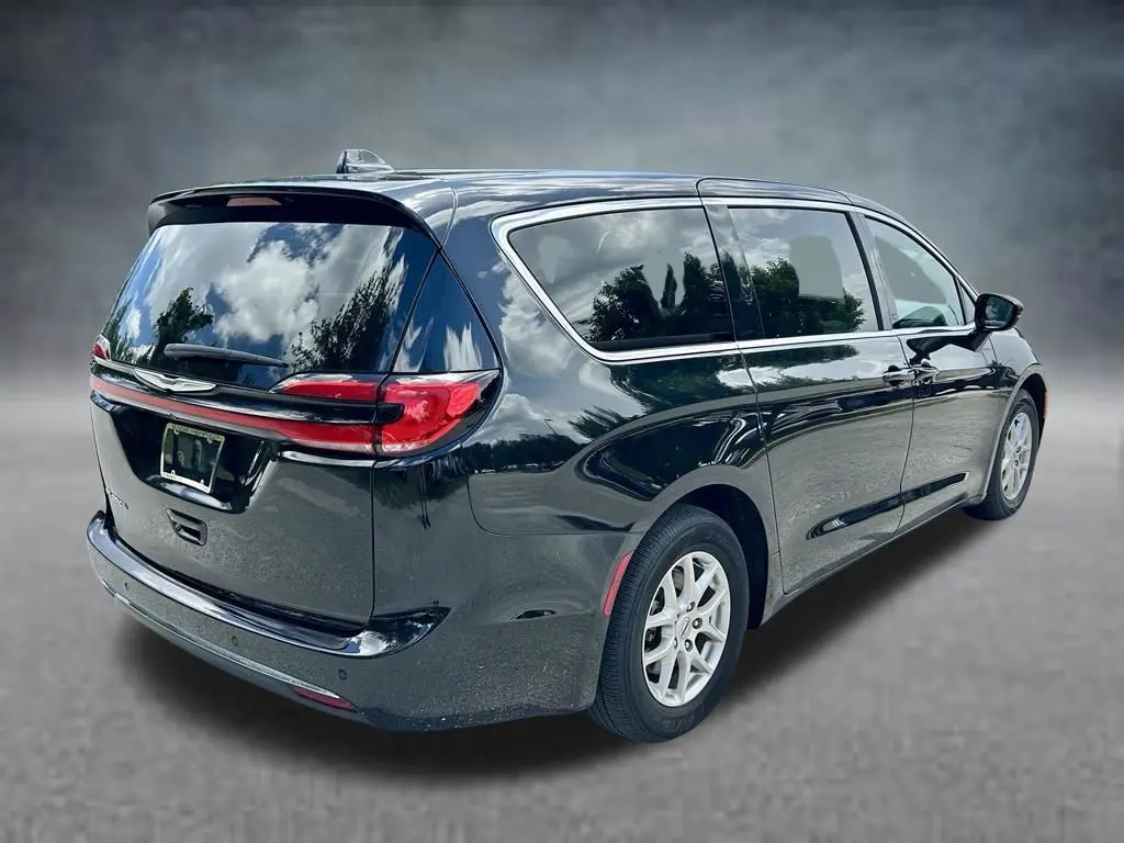 2024 Chrysler Pacifica - $22,391