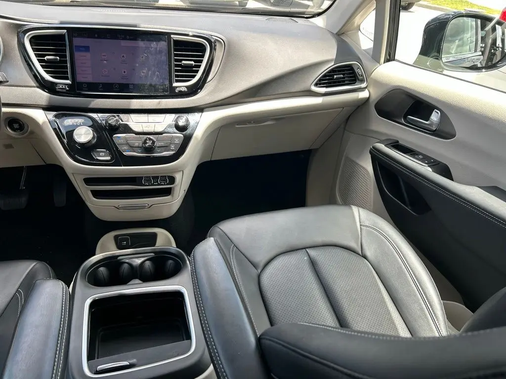 2024 Chrysler Pacifica - $22,391