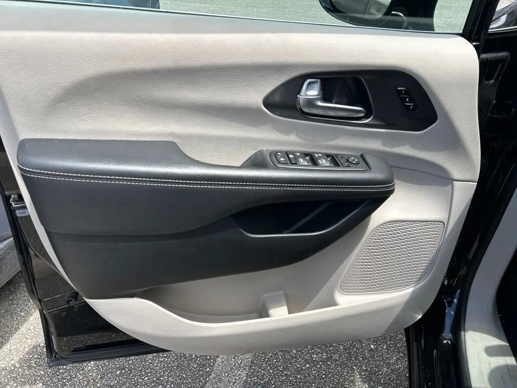 2024 Chrysler Pacifica - $22,391