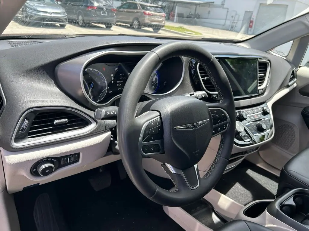 2024 Chrysler Pacifica - $22,391