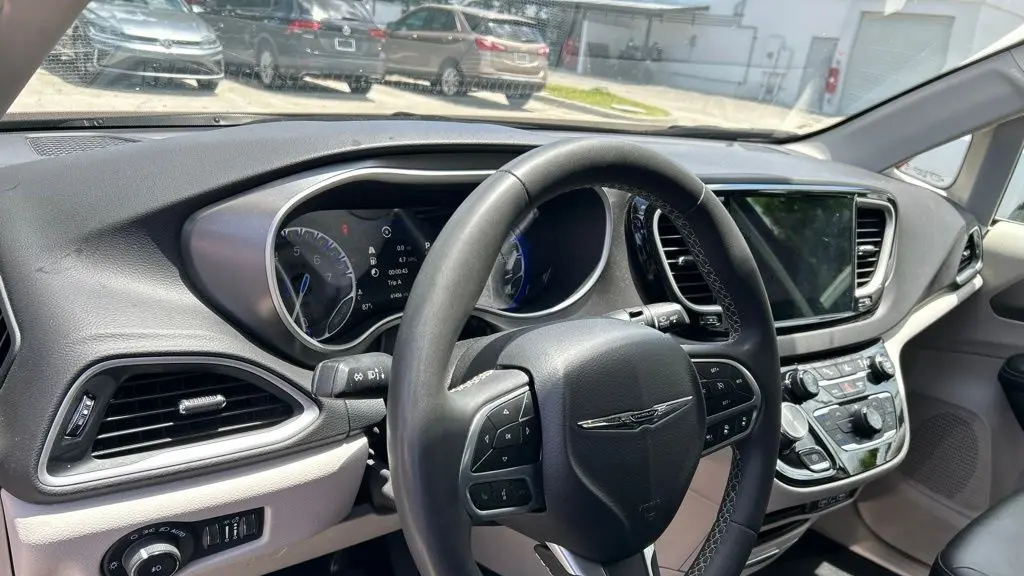 2024 Chrysler Pacifica Touring L