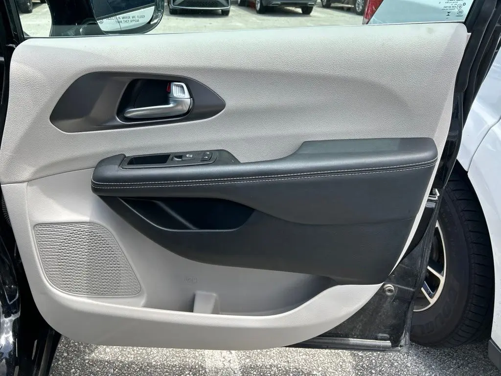 2024 Chrysler Pacifica - $22,391