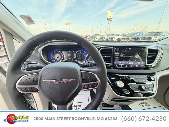 2024 Chrysler Pacifica - $26,997