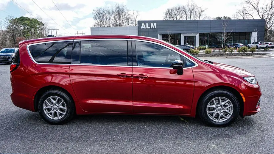 2024 Chrysler Pacifica Touring L