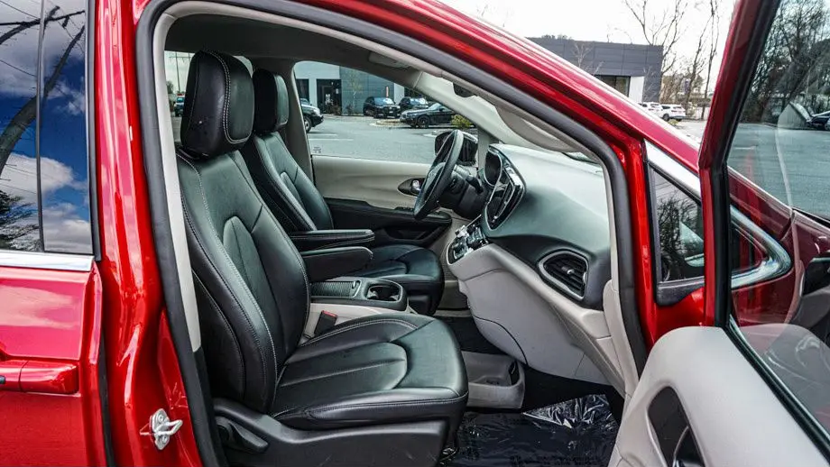 2024 Chrysler Pacifica Touring L