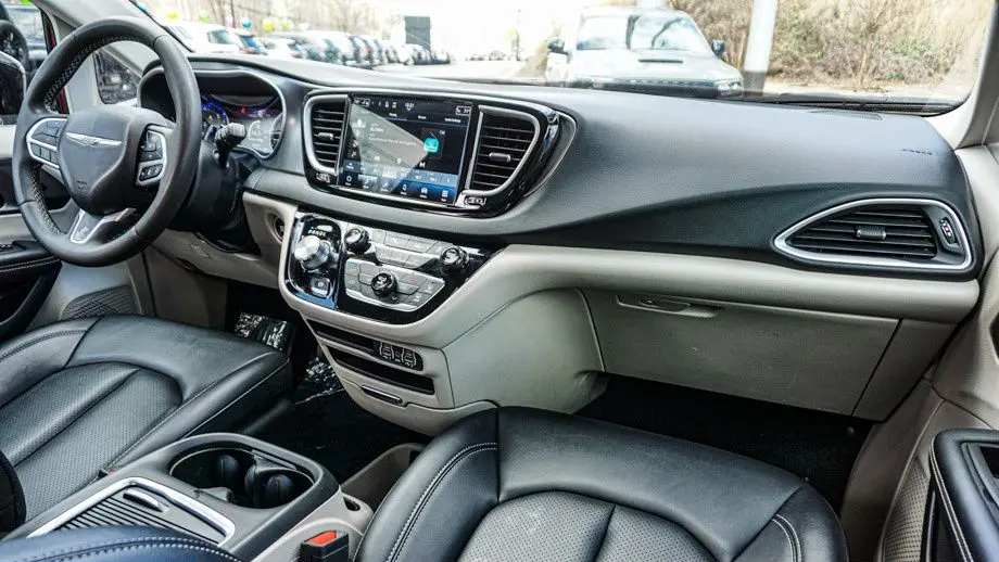 2024 Chrysler Pacifica Touring L