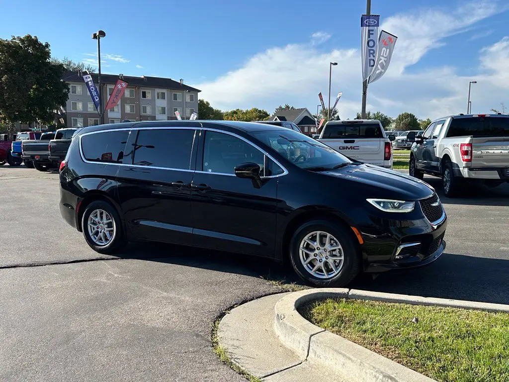 2025 Chrysler Pacifica - $24,250