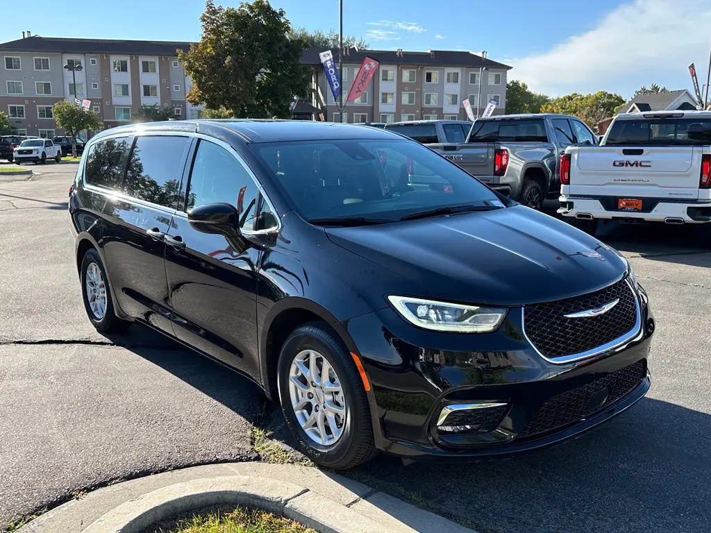 2025 Chrysler Pacifica - $24,250
