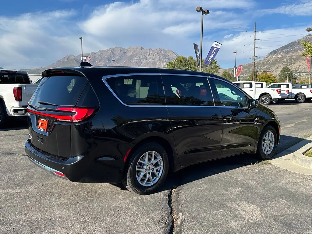 2025 Chrysler Pacifica - $24,250
