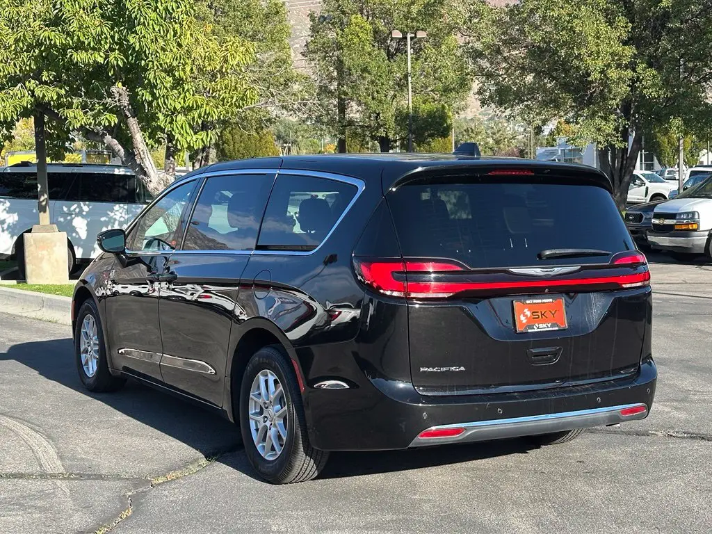 2025 Chrysler Pacifica - $24,250