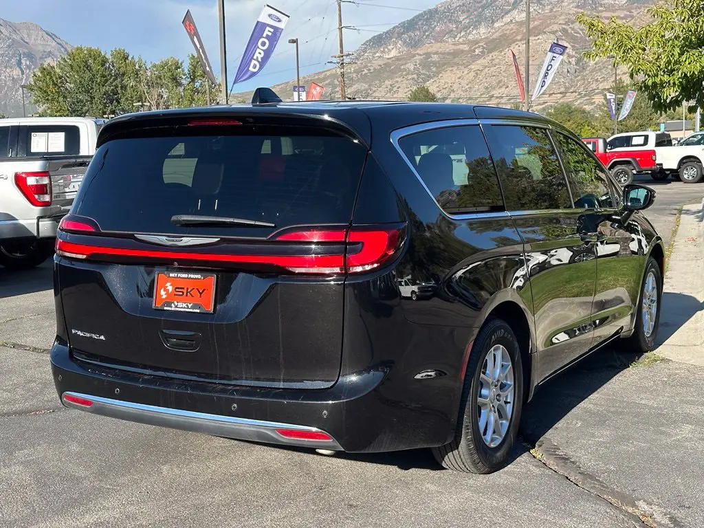 2025 Chrysler Pacifica - $24,250
