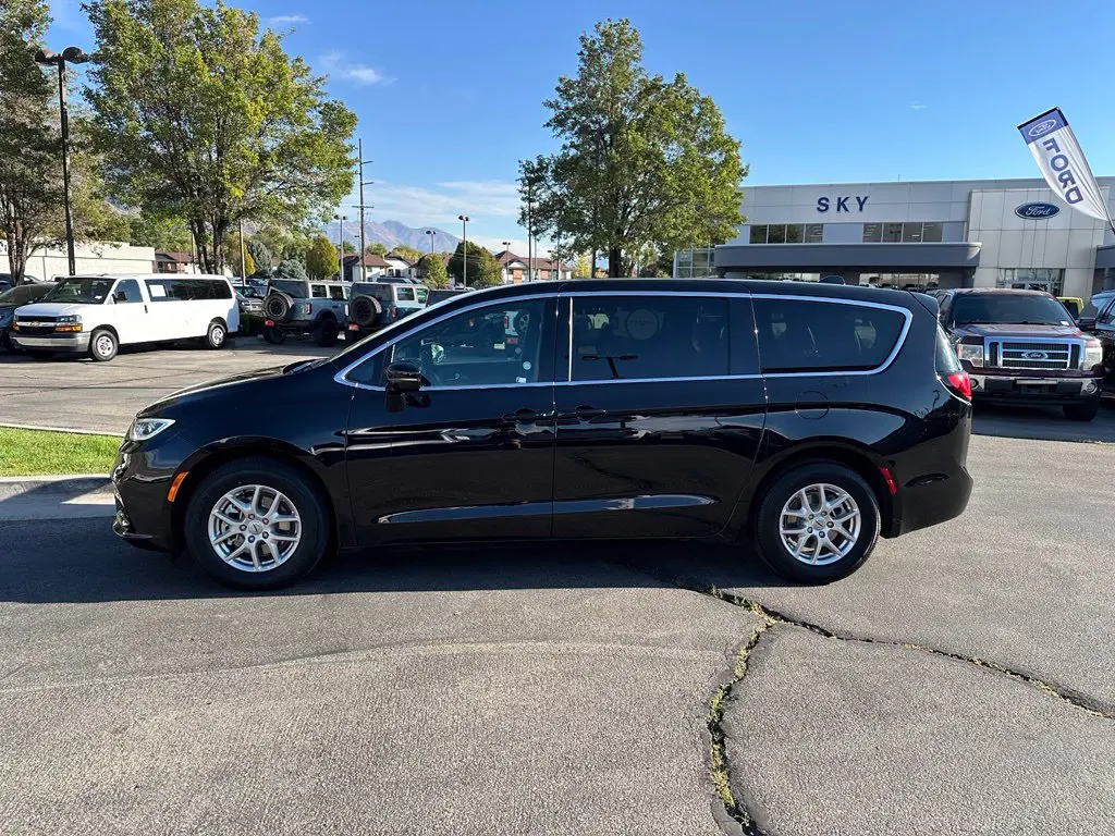 2025 Chrysler Pacifica - $24,250