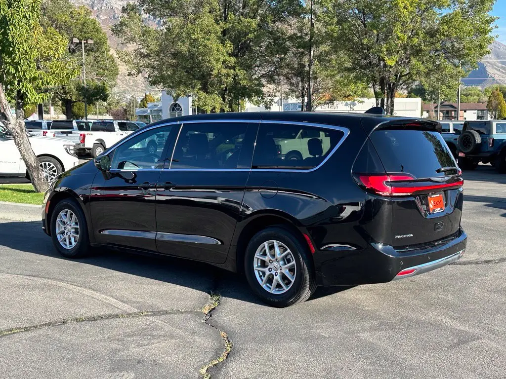 2025 Chrysler Pacifica - $24,250