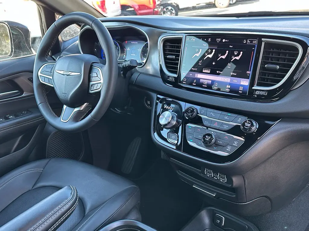 2025 Chrysler Pacifica - $24,250