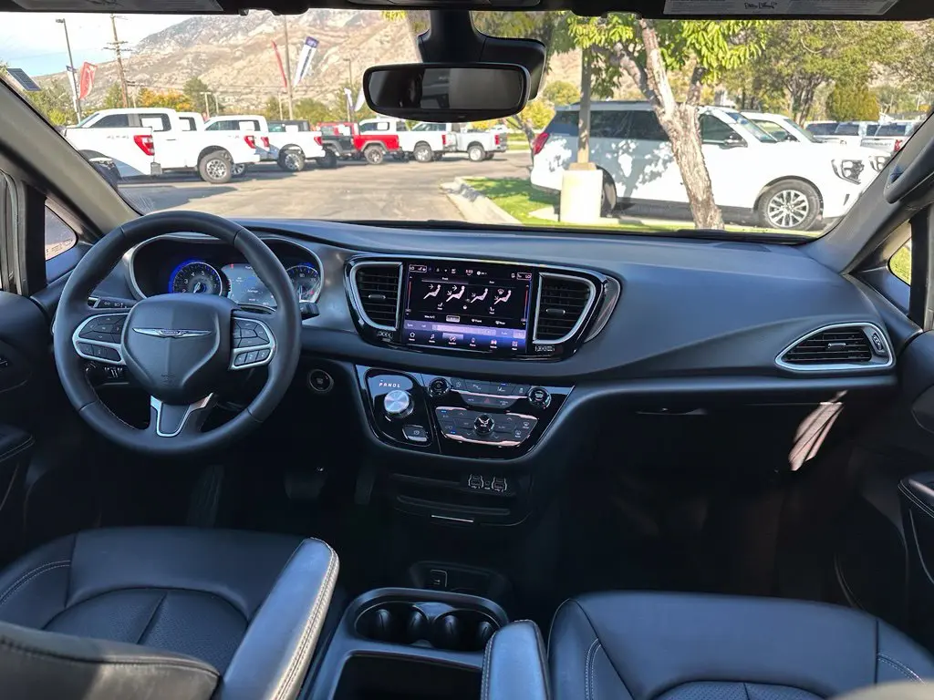 2025 Chrysler Pacifica - $24,250