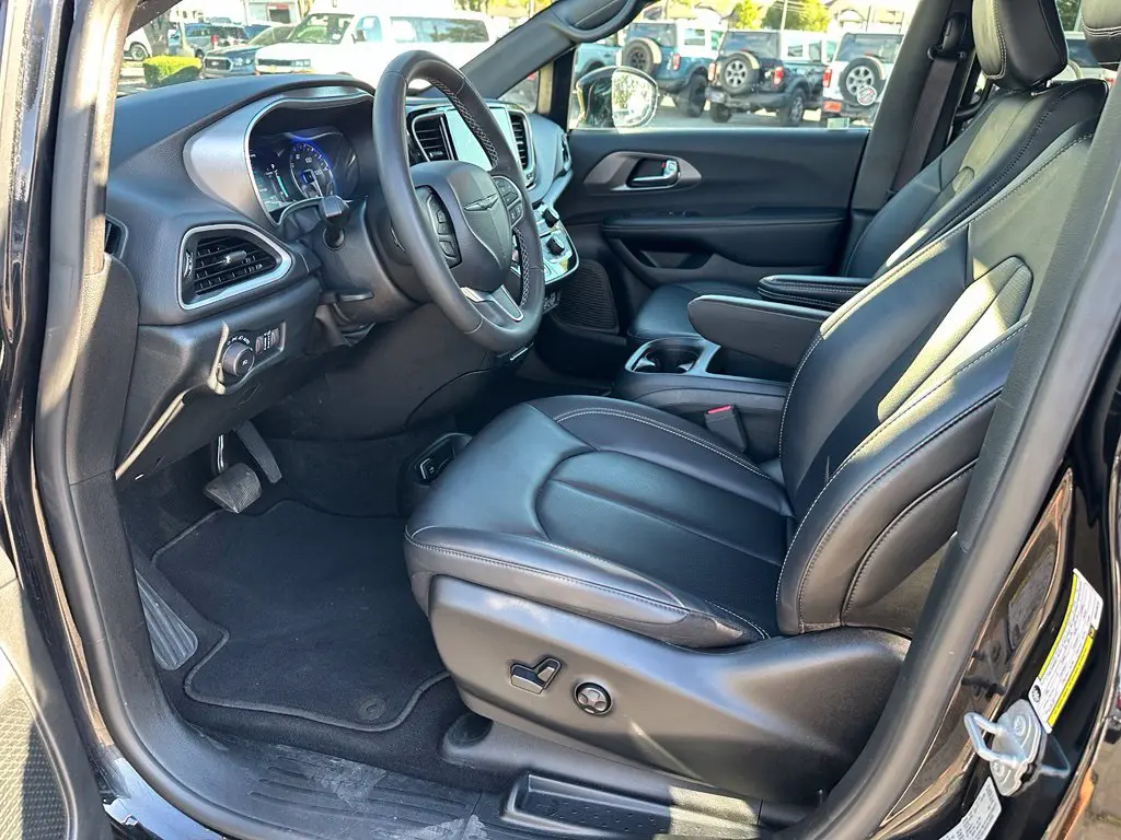 2025 Chrysler Pacifica - $24,250