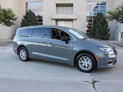 2025 Chrysler Pacifica Select 4DR Mini-Van