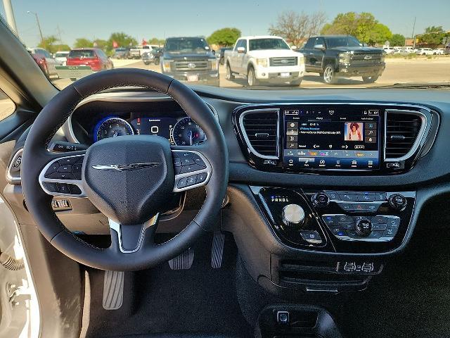 2025 Chrysler Pacifica - $29,990