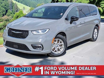 2025 Chrysler Pacifica Select 4DR Mini-Van
