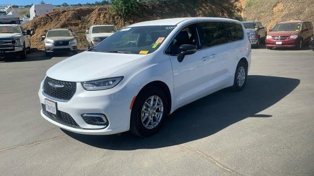 Preowned 2025 Chrysler Pacifica Select for Sale