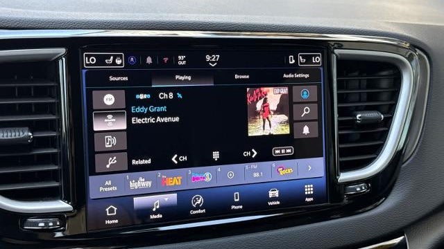 2025 Chrysler Pacifica Select